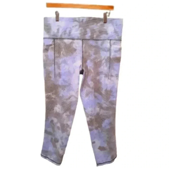 Athleta 20” Salutation Stash Pocket Capri Leggings - Picture 1 of 7